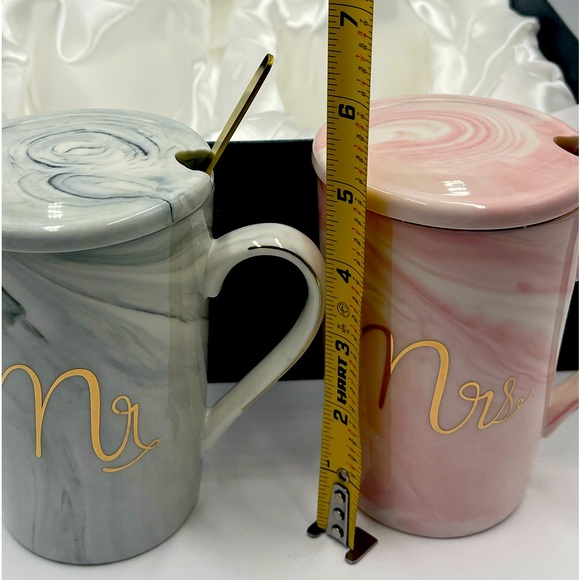 Jumway: Ceramic Marbled Mr and Mrs Gift Box Coffee Mugs, Lids & Gold Spoons Set - Picture 12 of 16